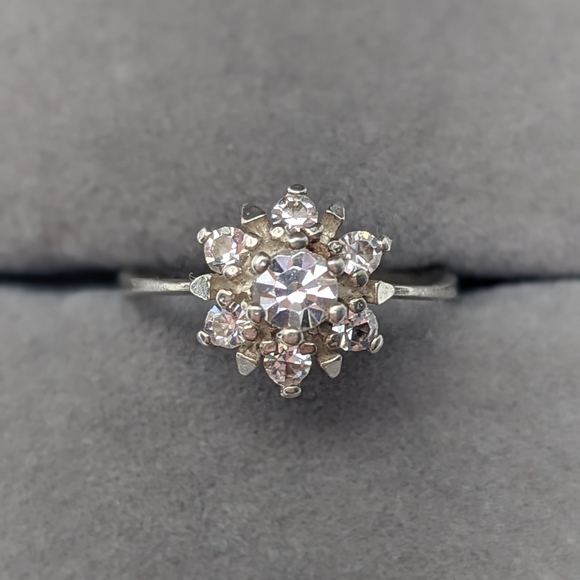 unbranded Jewelry - New Sterling Silver Floral Cluster Ring  Size 5.5 STR CZ